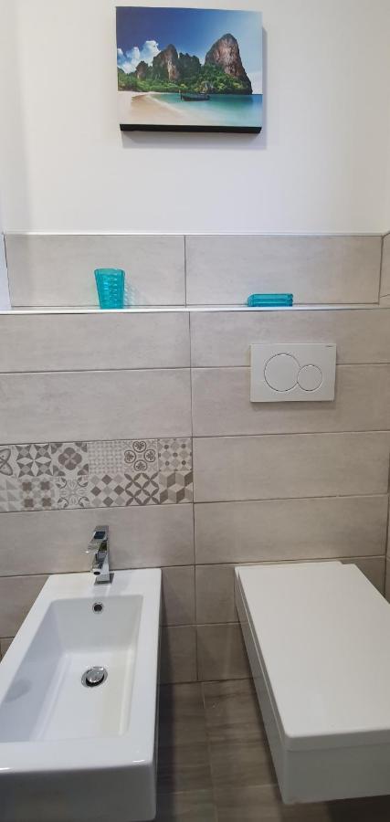 Апартаменти 2 Bed Flat Centre & Stadio Free Parking Терні Екстер'єр фото