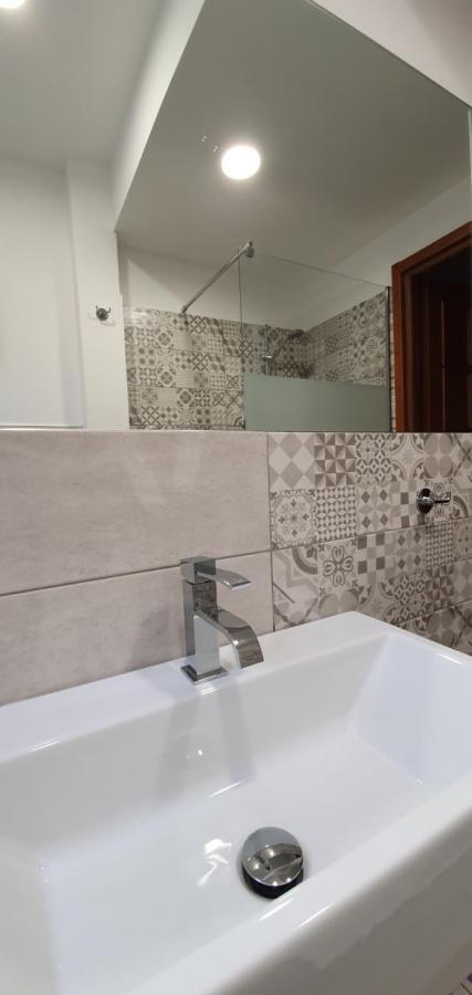 Апартаменти 2 Bed Flat Centre & Stadio Free Parking Терні Екстер'єр фото